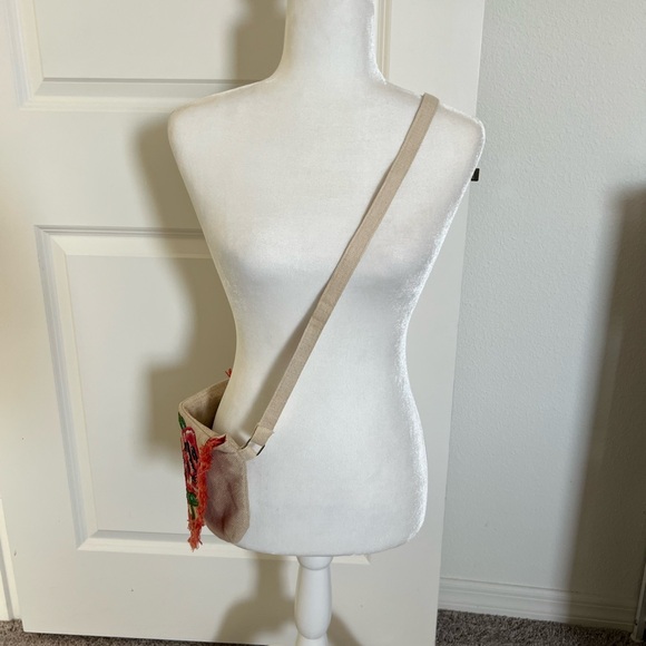 EUC Anthropologie Embroidered Floral Crossbody Bag - Picture 4 of 10